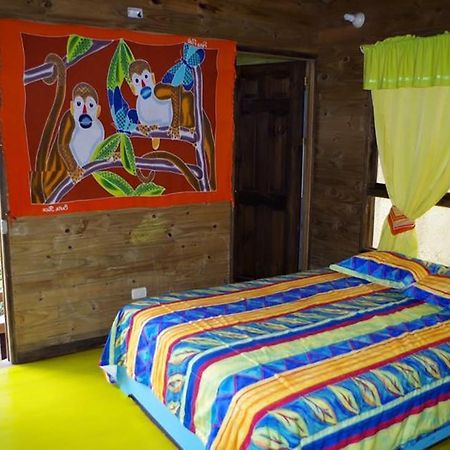 Wood House Hostel La Fortuna ภายนอก รูปภาพ