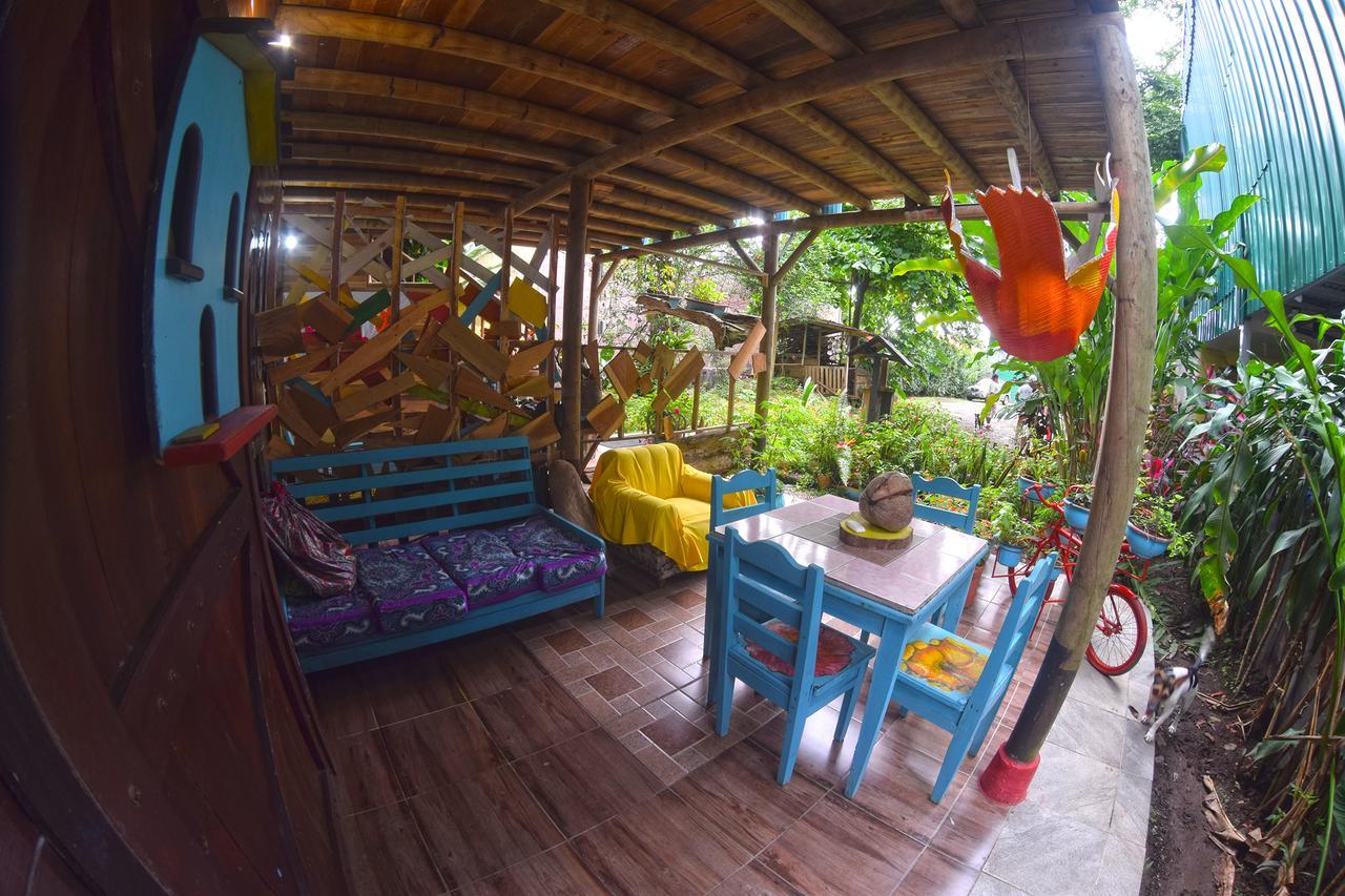 Wood House Hostel La Fortuna ภายนอก รูปภาพ