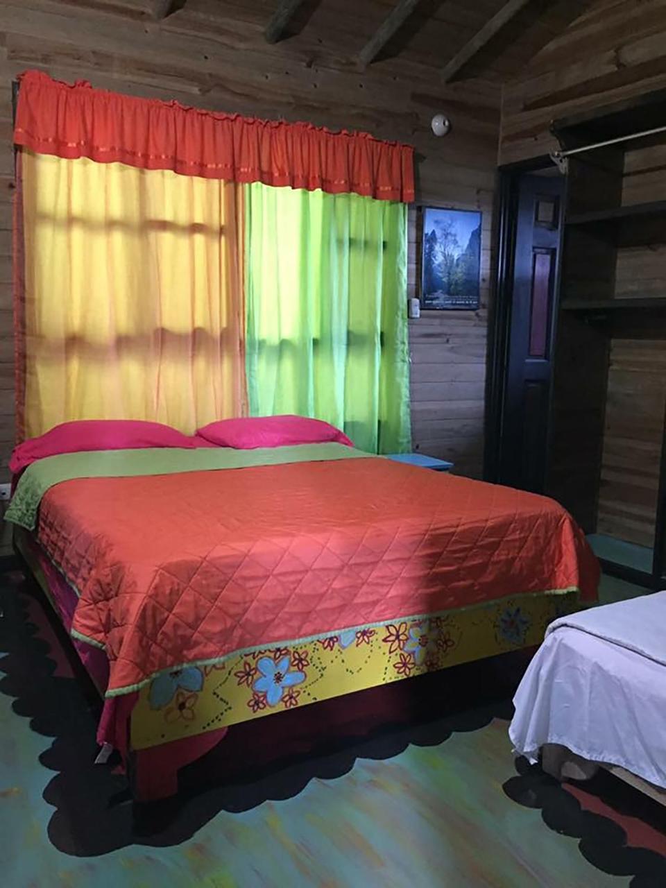 Wood House Hostel La Fortuna ภายนอก รูปภาพ
