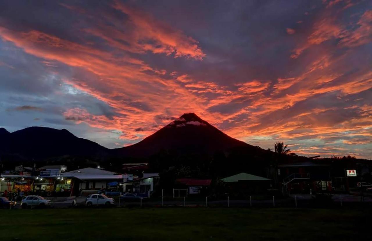 Wood House Hostel La Fortuna ภายนอก รูปภาพ