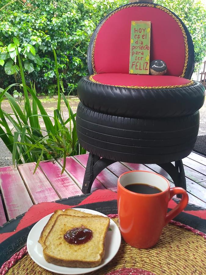 Wood House Hostel La Fortuna ภายนอก รูปภาพ